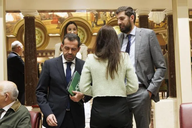 Dos investigados en Vox por "falsificar" la firma de Antelo en la Asamblea de Murcia