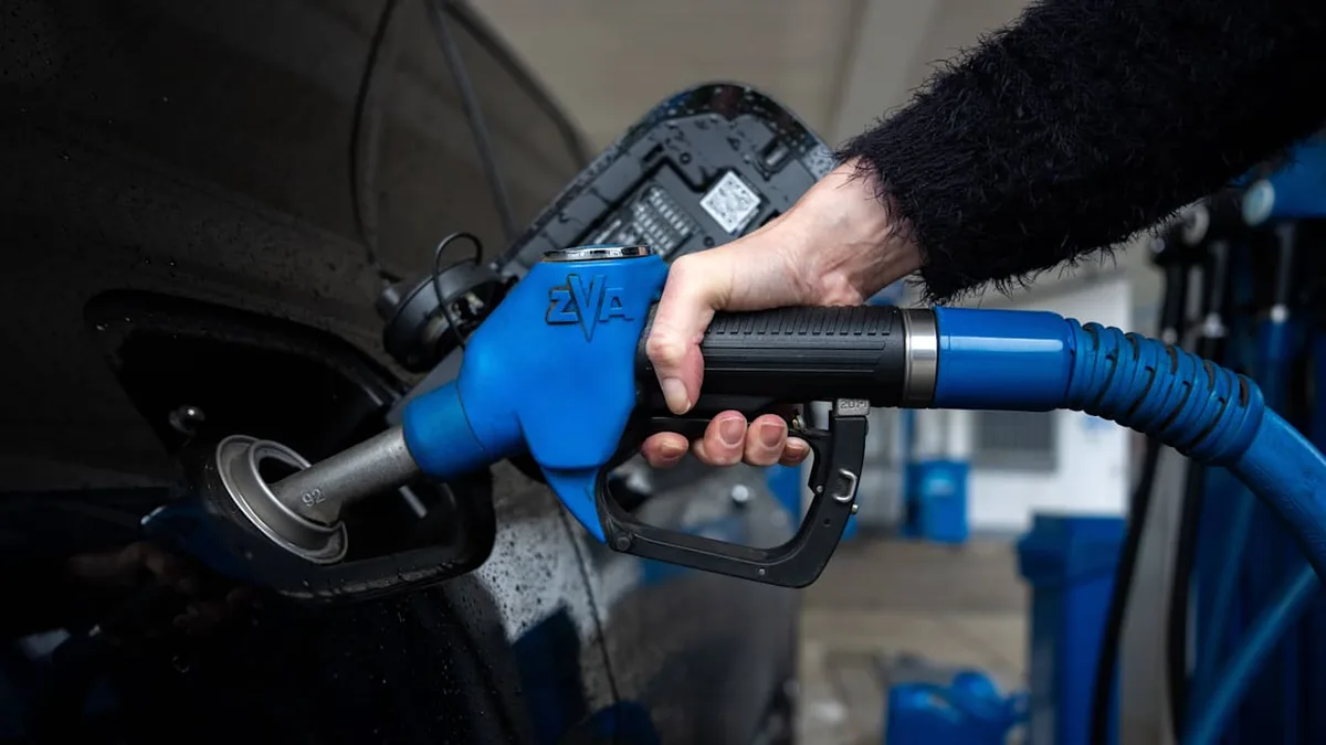 Wegen hoher Spritpreise - Erstes Land streicht Kfz-Steuer