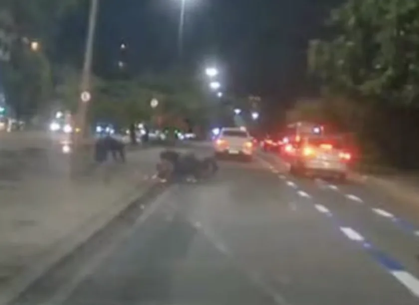 Candidato a deputado estadual sofre acidente de moto no Rio de Janeiro; veja vídeo