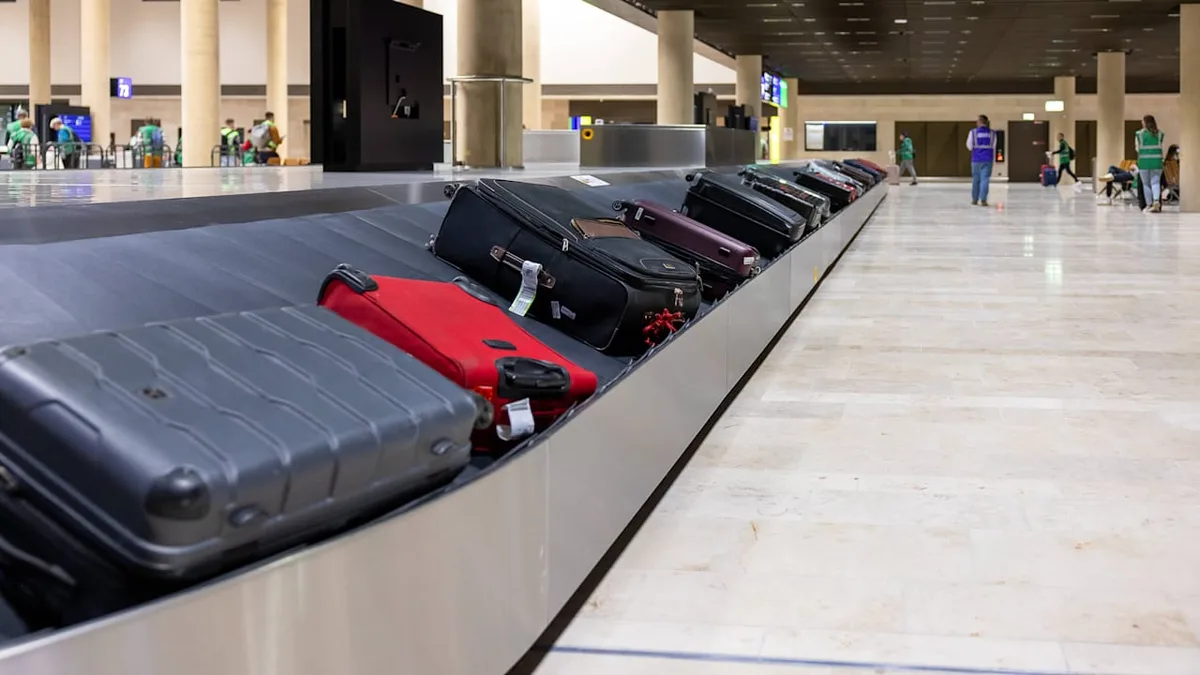 Verlust am Flughafen? - Einfacher Zettel-Trick kann Ihren Koffer retten