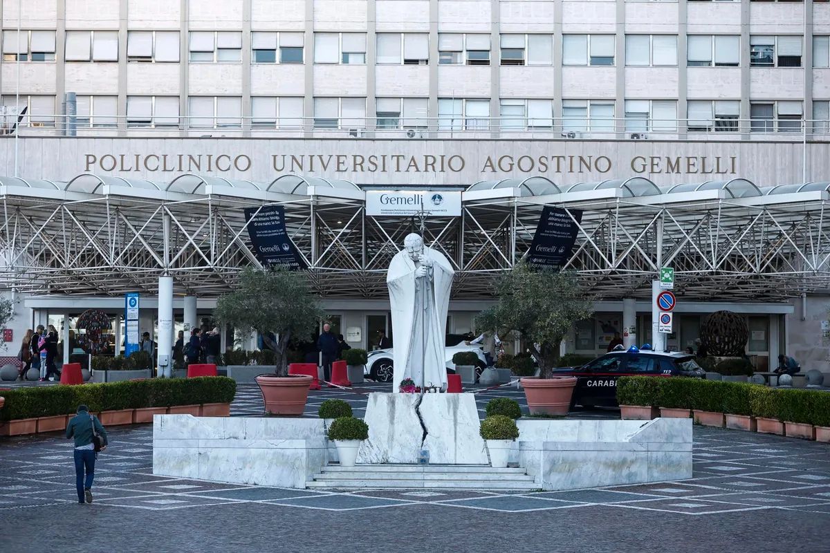 La hospitalización de León XIV: El Gemelli vuelve a ser escenario de un pontificado
