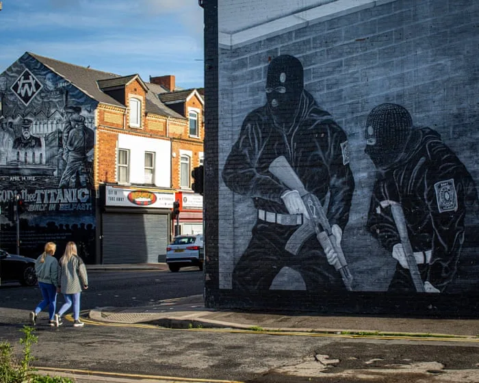 British and Irish governments ‘should negotiate paramilitary disbandment in Northern Ireland’