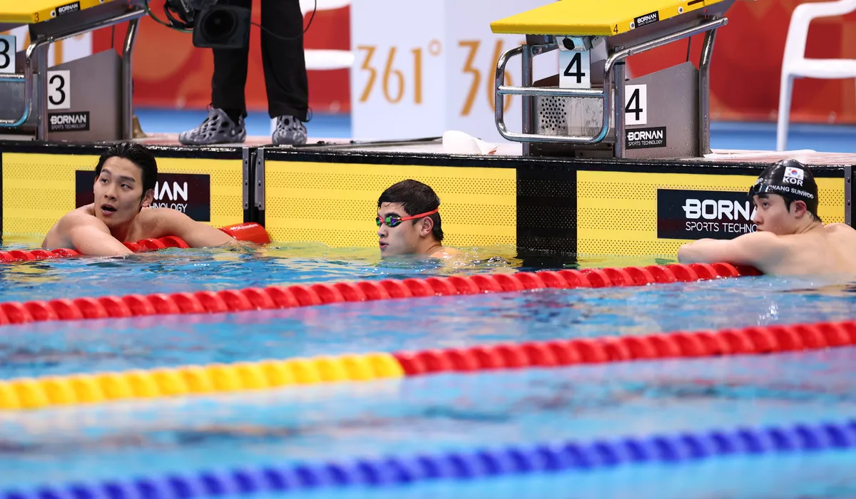 AG 남자 자유형 100m서 16년 만 메달...김영범 銀, 황선우 銅 동반 수확