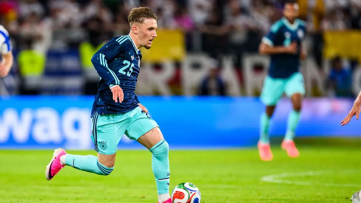 Fußball-Nationalmannschaft: Karls „harter Weg“ zurück: Nach WM-Pech ganz flott zu Klopp