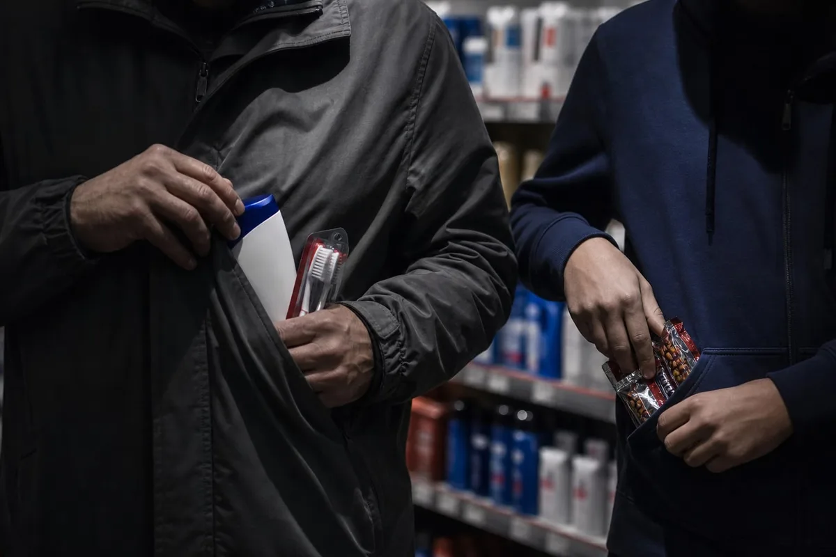 Intentó llevarse productos de un supermercado en Ayacucho, las cámaras lo descubrieron y fue condenado a pena privativa de libertad