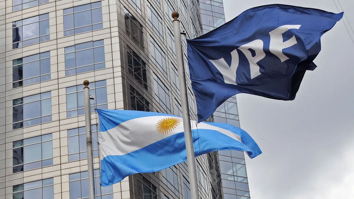 Ya se pueden comprar acciones de YPF desde la app de la petrolera: cómo se hace la operación