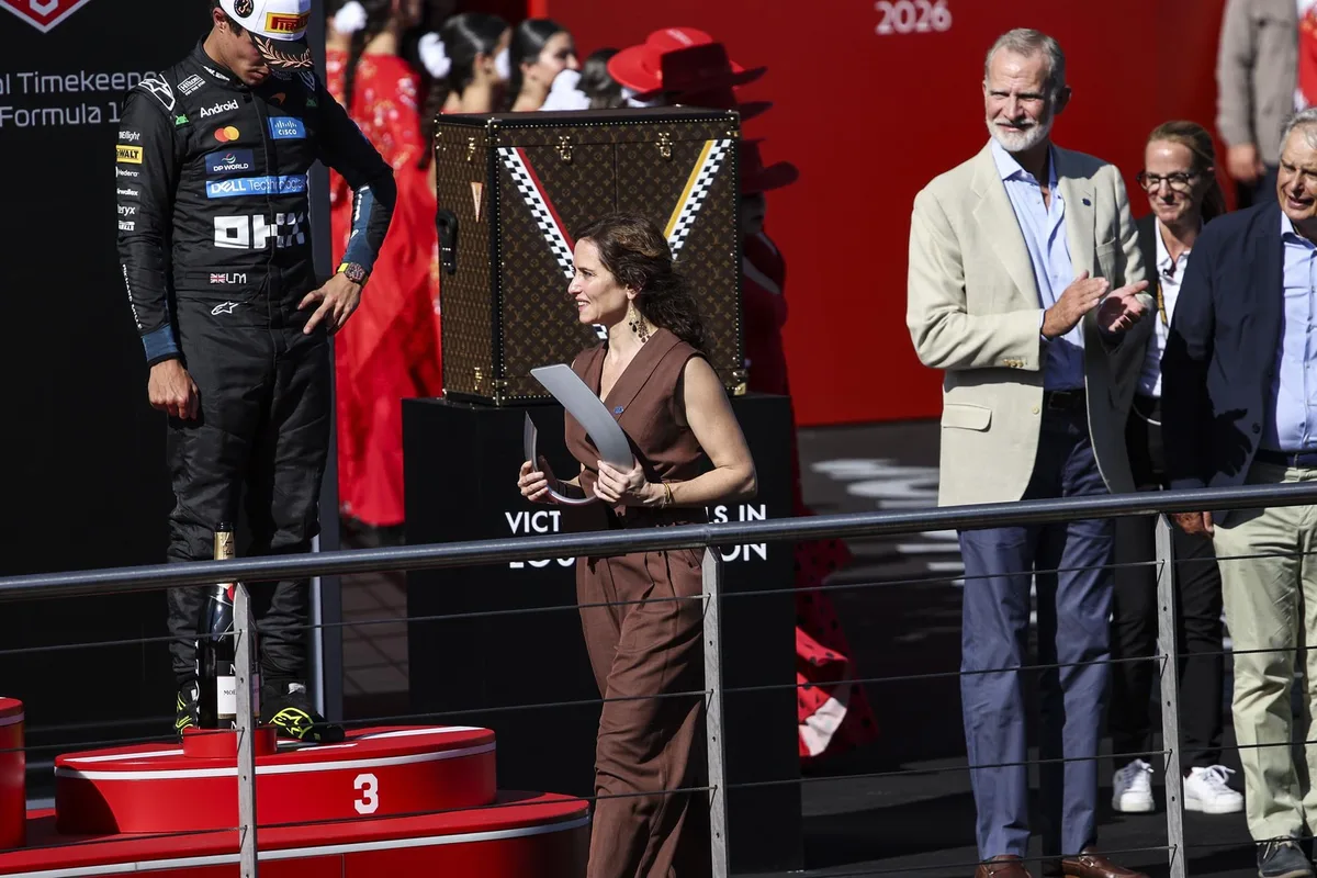 Ayuso afirma que "todo el mundo ha ganado" con el GP en Madrid: "Unos van sobre ruedas y otros descarrilan"