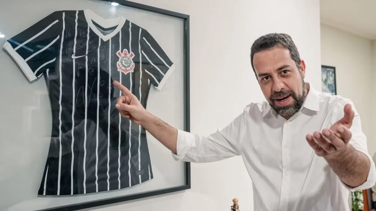 Após conselho de Lula, Corinthians e Caixa assinam termo em encontro com Guilherme Boulos: ‘Ambiente de cooperação’