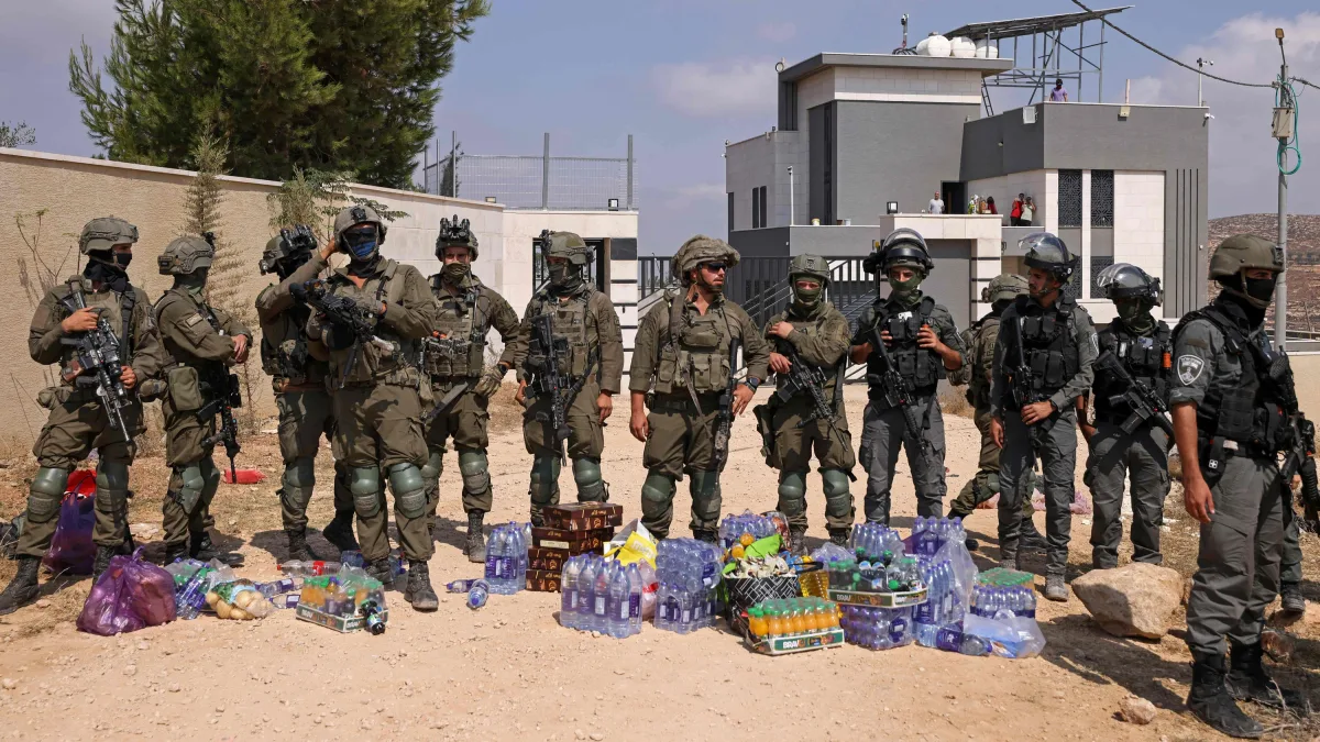 Radikale Siedler in Israel: Die schlagkräftigste Armee in Nahost versagt gegen ein paar Blockierer