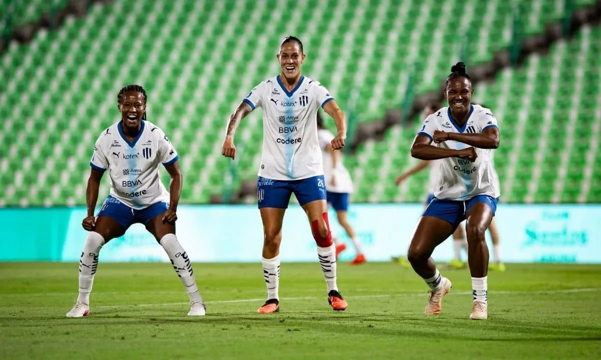 Monterrey goleia e mantém invencibilidade com brasileira de titular