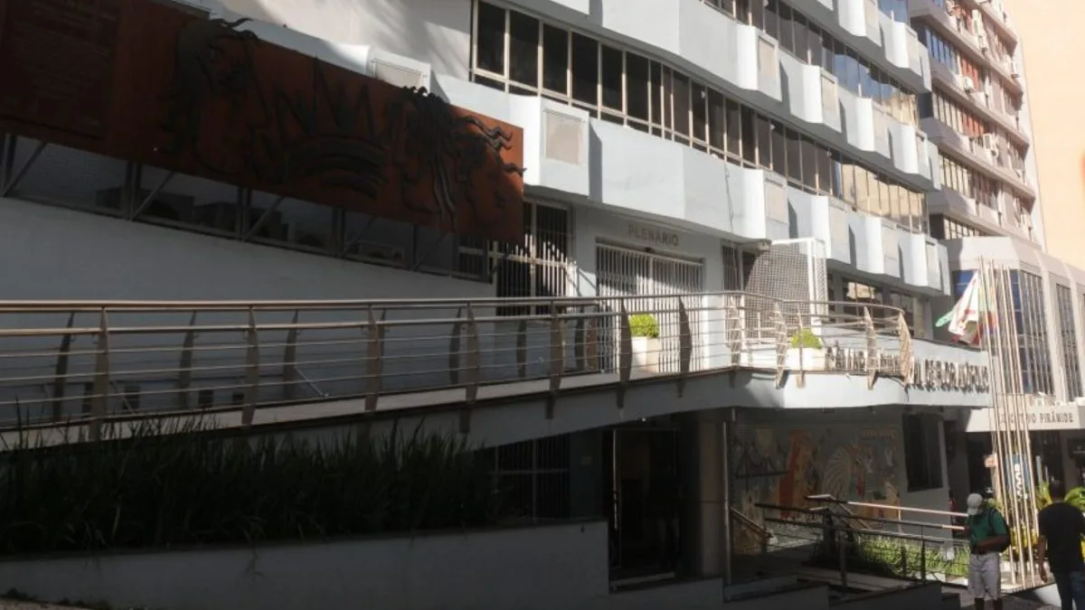 Vereadores de Florianópolis aceleram sessões em duas tardes e só voltam ao plenário em 33 dias