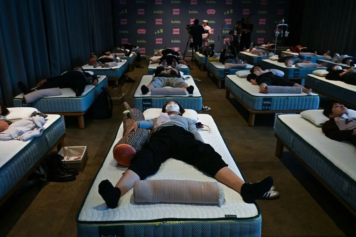 Japoneses privados de sono competem para ver quem descansa melhor