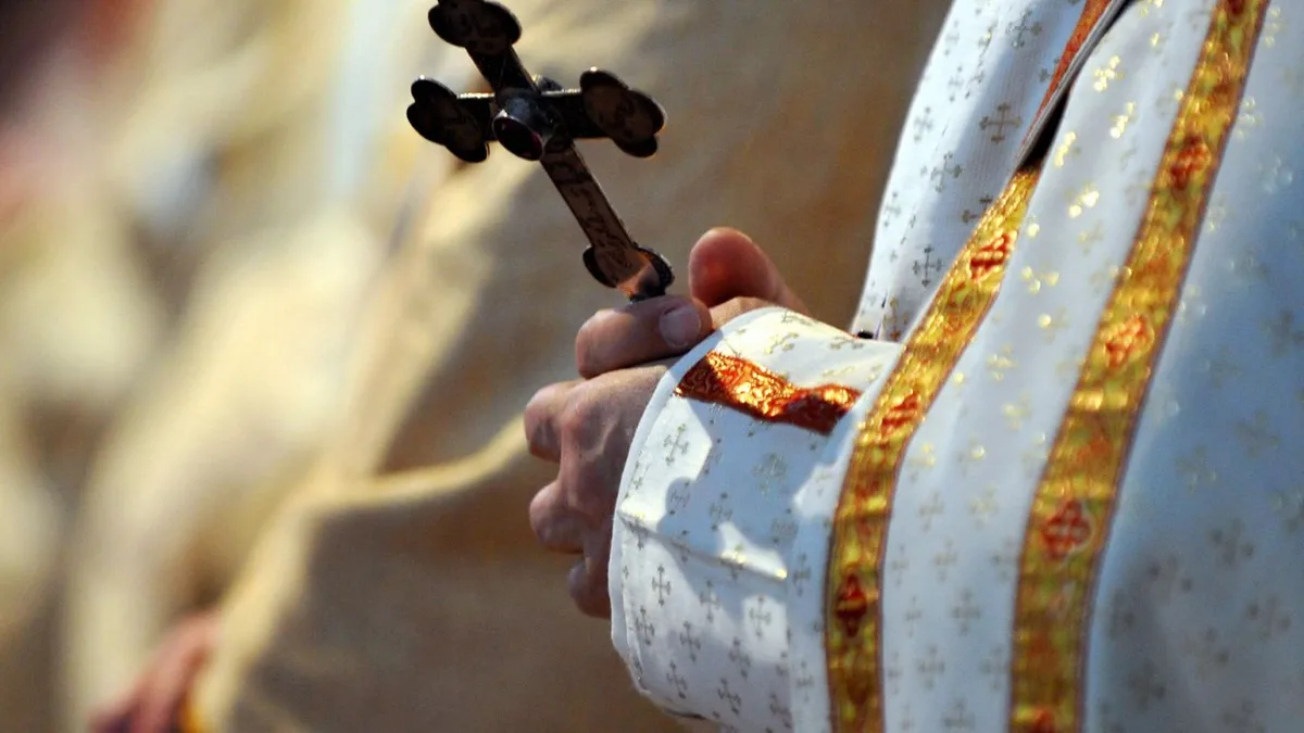 Pflichtzölibat: Kirche oder Kuscheln? - Wenn der Pfarrer sich verliebt
