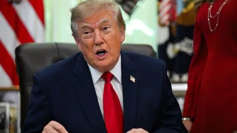 Trump endurece su ofensiva contra la Corte Penal Internacional el mismo día en que una de sus exjuezas, Navi Pillay, recibe el Nobel de la Paz