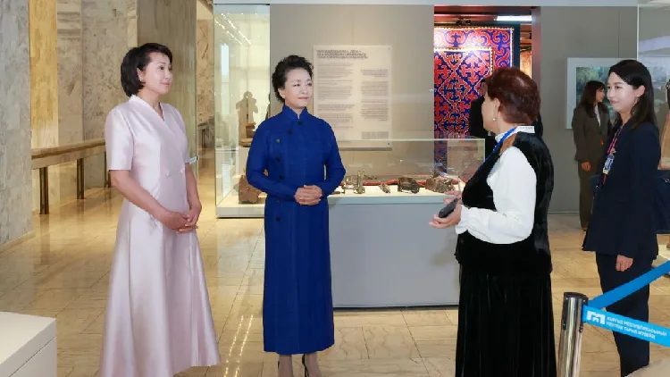 Peng Liyuan calls for deeper China-Kyrgyzstan cultural exchanges