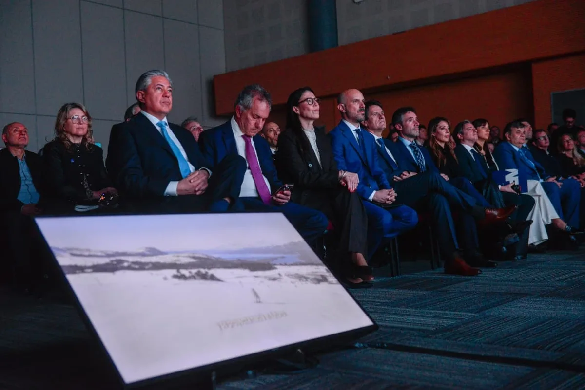 Un gobernador clave para Milei dijo que las PASO son “innecesarias” y se mostró con funcionarios nacionales
