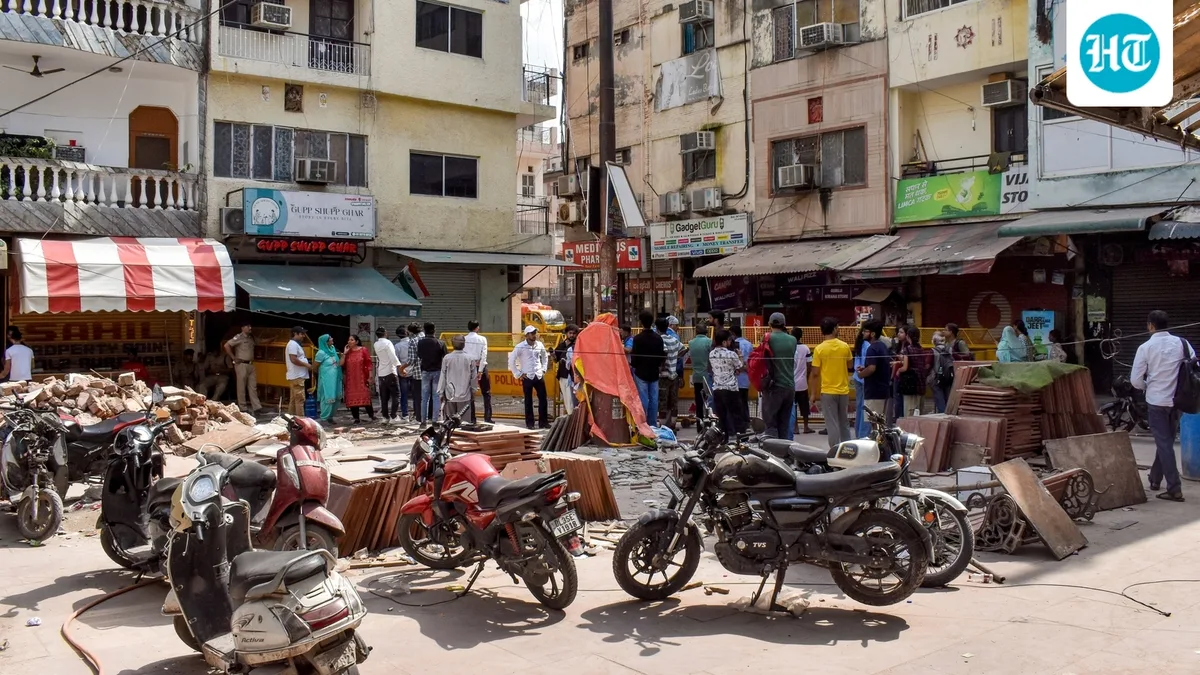 In DUSU election, Satya Niketan building collapse, turns common cause for rivals