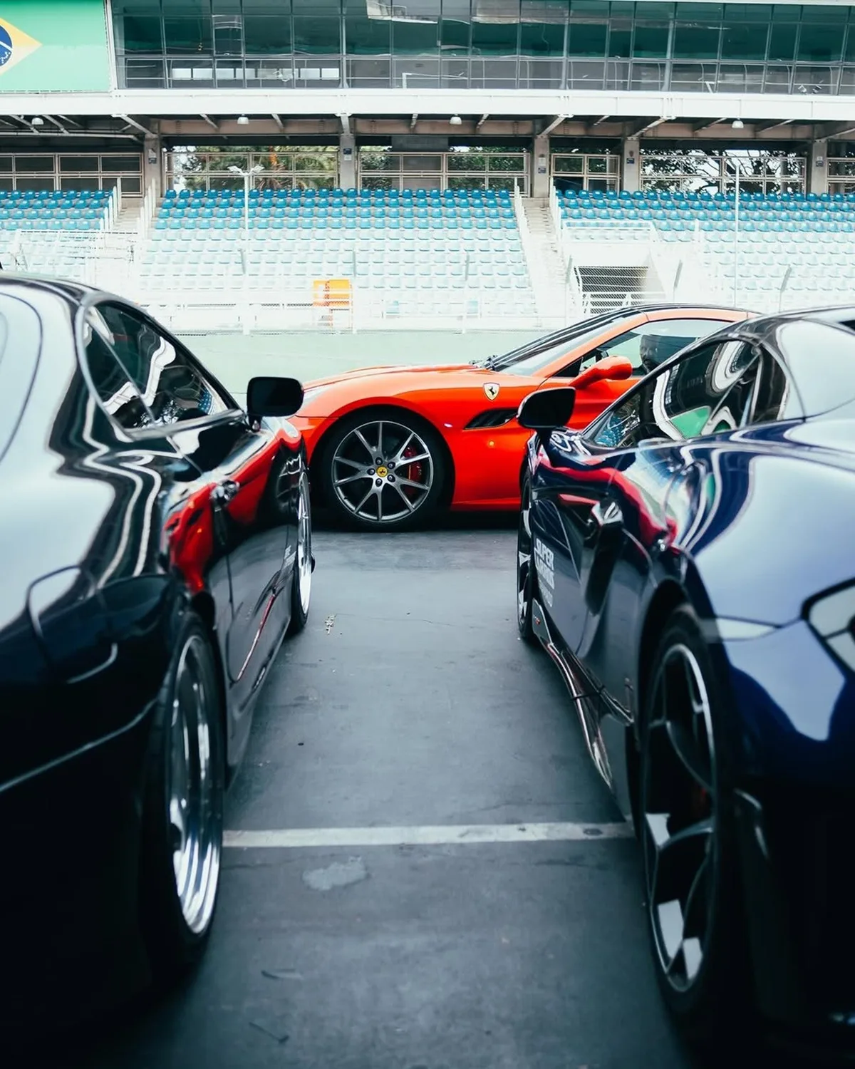 Autódromo de Interlagos sedia evento de motor com test drive de superesportivos na pista
