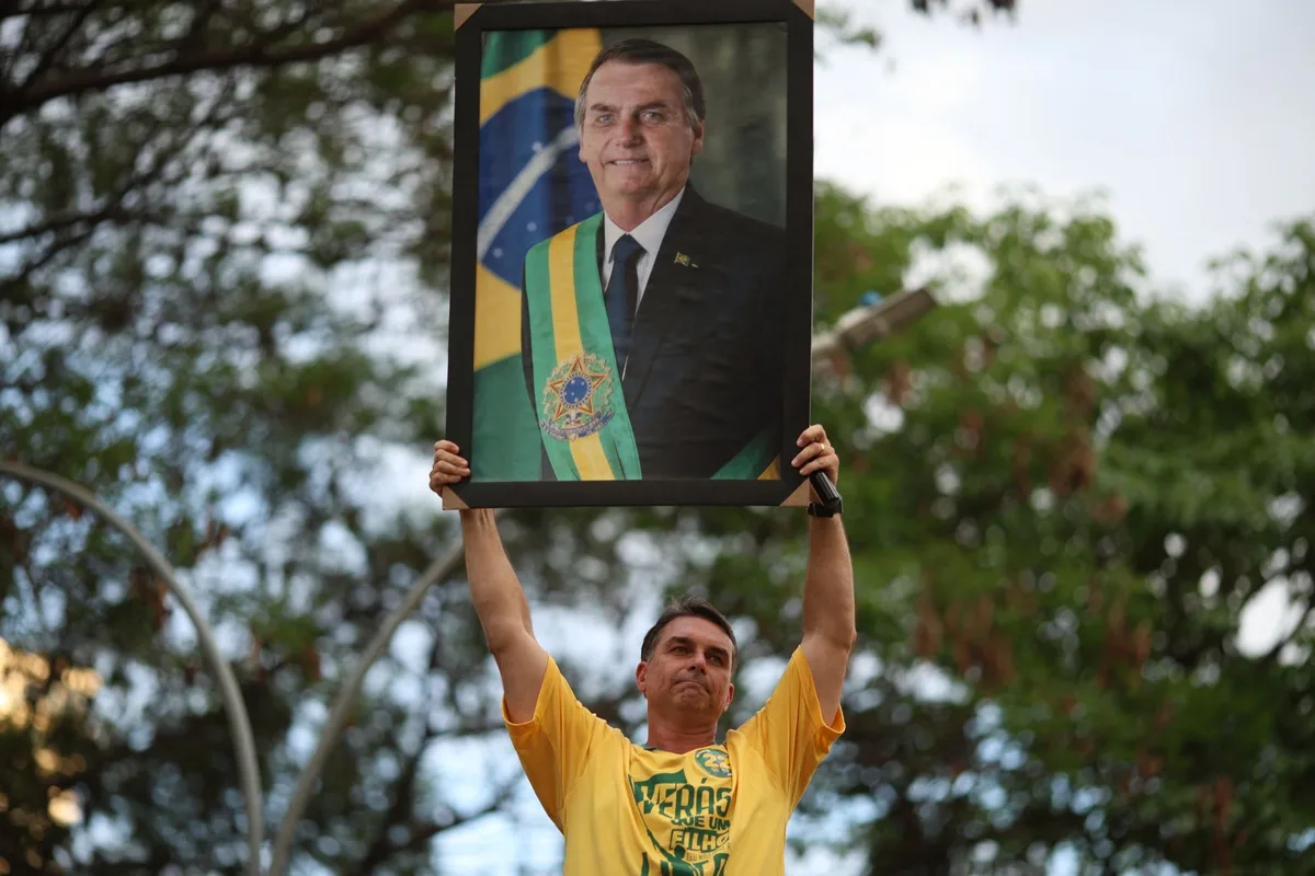 Élections au Brésil : le retour en force des Bolsonaro, « une familiocratie inédite au niveau national »
