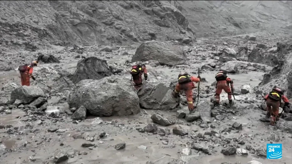 Crue dans l'Himalaya : les secours continuent de se mobiliser à la recherche des disparus
