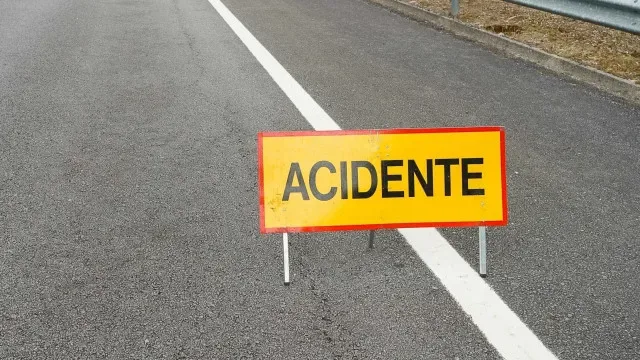 Reaberto trânsito no IC2 na Benedita após colisão entre dois pesados