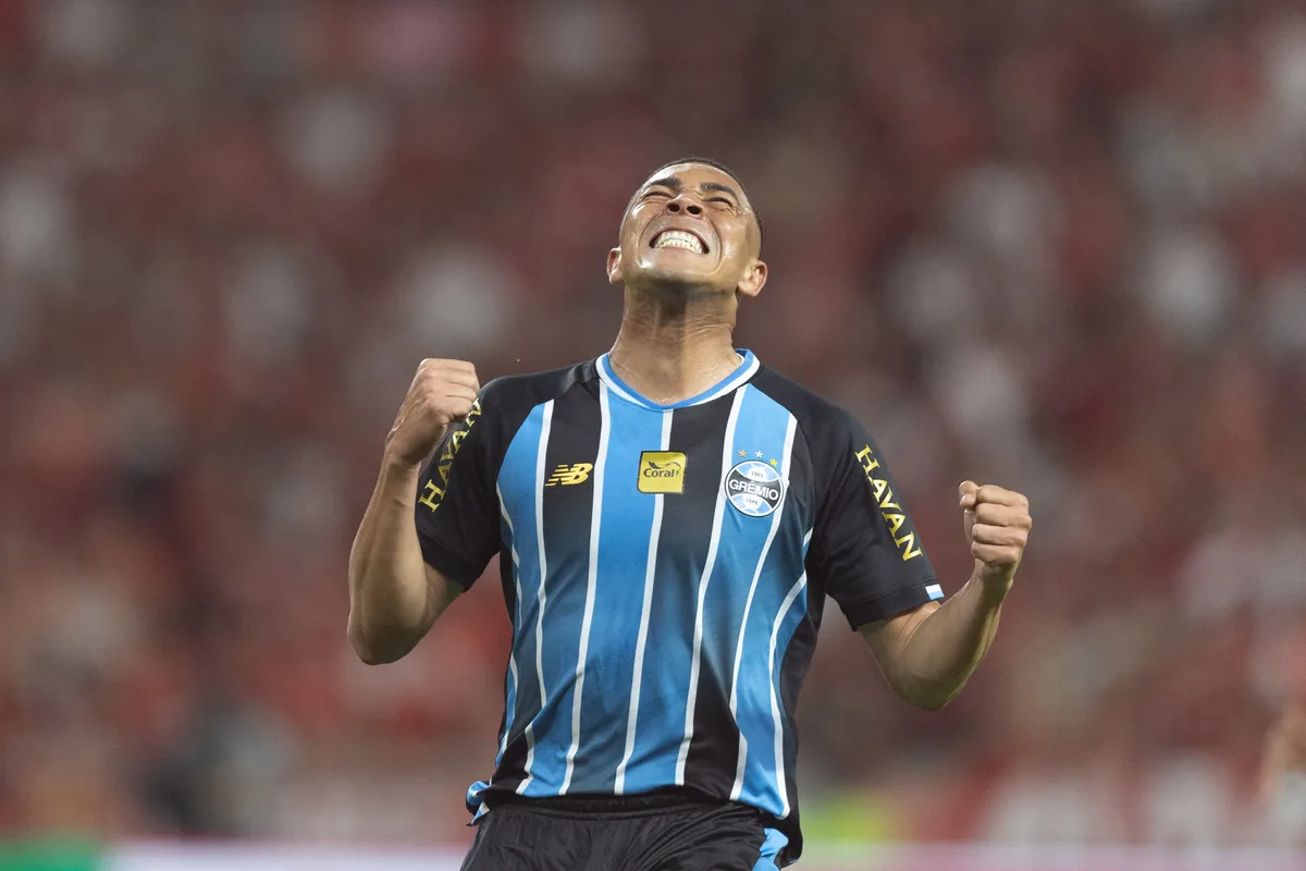 Artilheiro do Grêmio na temporada, Carlos Vinicius vive maior jejum de gols no clube