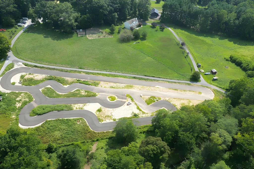 Un padre construyó una pista de GoKarts para que su hijo fuera piloto. Terminó en una batalla legal contra todo el pueblo