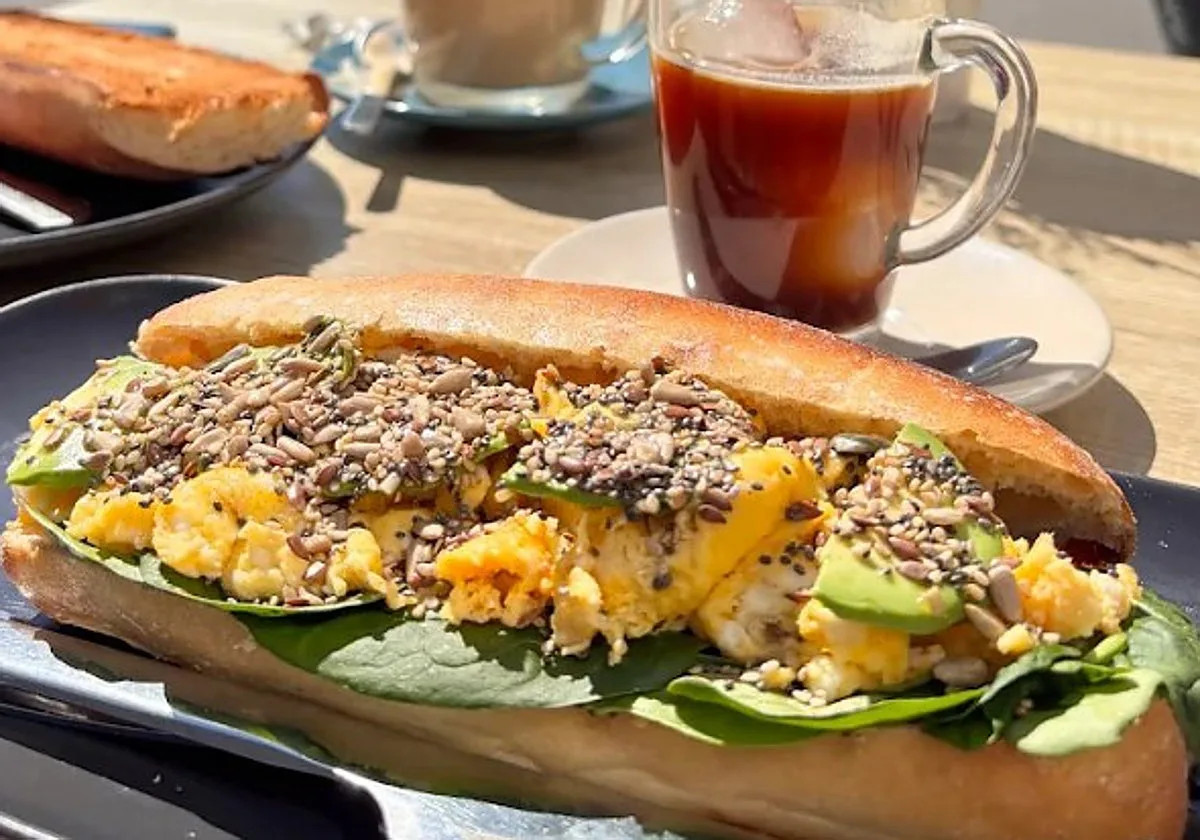 Un buen desayuno en la cafetería Singular