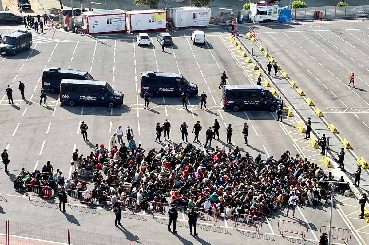 El Gobierno admite que la gestión de la crisis en Ceuta puede ser "mejorable" mientras carga contra Feijóo: "Da vergüenza"