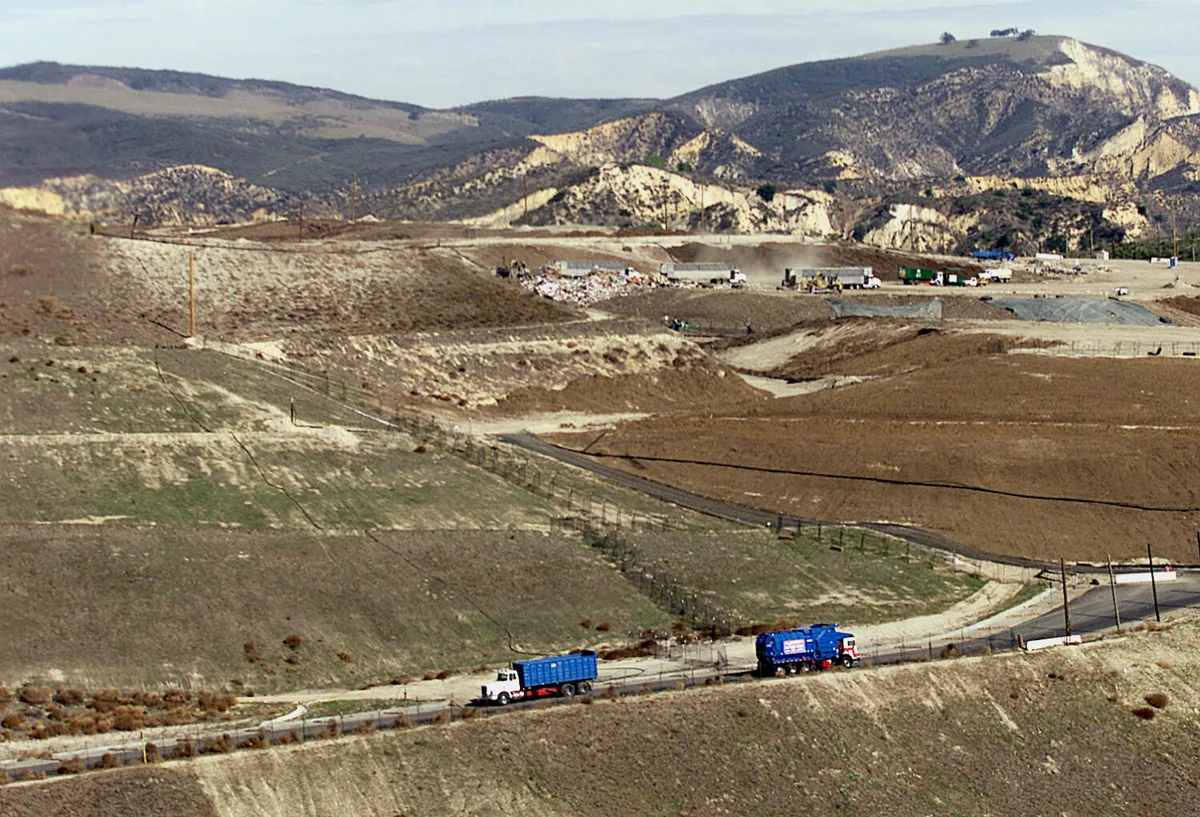 Simi Valley landfill gets rotting food from warehouse fire, raising foul odor complaints from neighbors