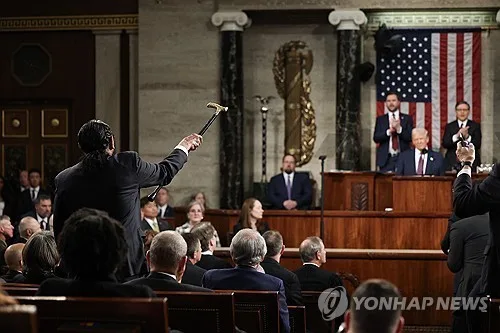 美 야당의원, 트럼프 탄핵소추안 또 발의…"각종 범죄 저질러"