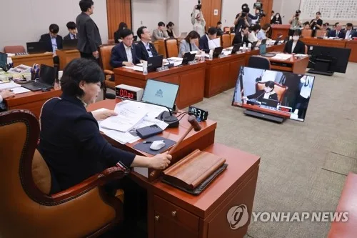 여야, 법사위 업무보고서 '법무부 장관 불출석' 놓고 공방