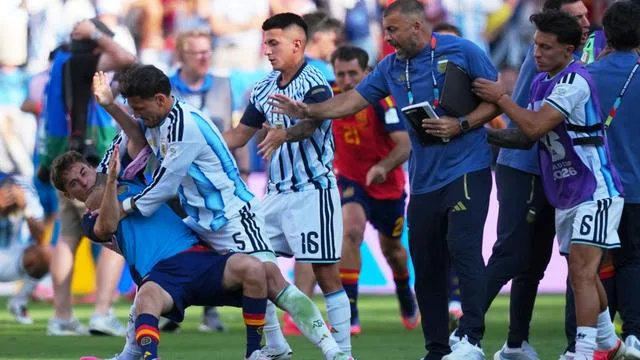 Fußball: Nach WM-Finale: Argentiniens Paredes zehn Spiele gesperrt