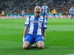 Nächster Sieg: Hertha BSC trotzt Stürmer-Slapstick und kuriosem VAR-Pech