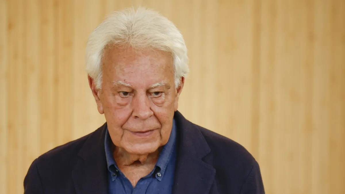 Felipe González, 84 años, sobre su infancia: "Nunca fui un buen estudiante. Mi madre se puso a trabajar a los 12 y le costaba leer"