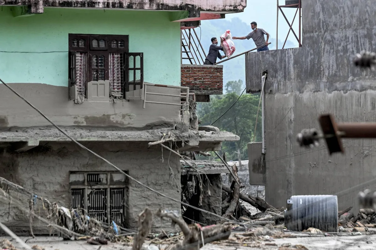 Nepal flood death toll crosses 1,000, rescuers reach remote areas