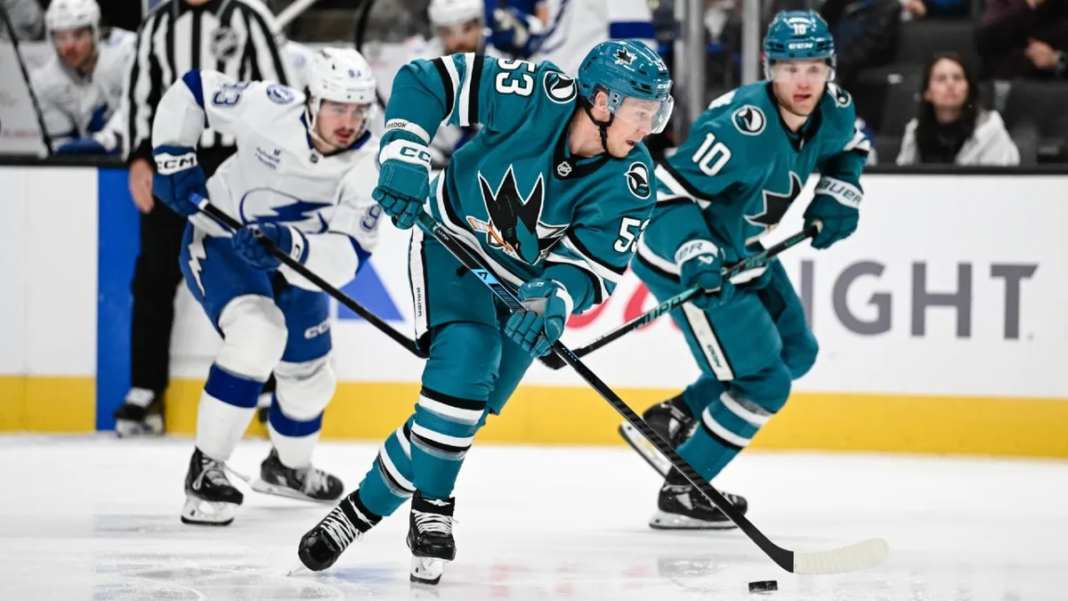 Jeff Skinner signs with Swiss club EHC Biel-Bienne