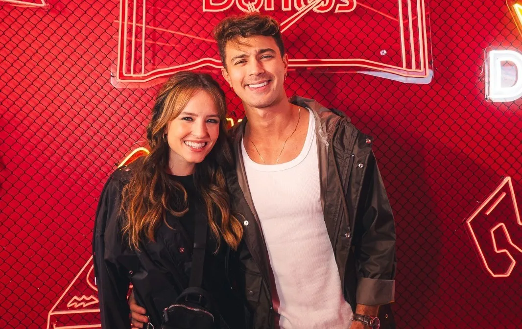 Larissa Manoela e André Luiz Frambach sobre dividir cena: ‘A gente toma banho passando texto’