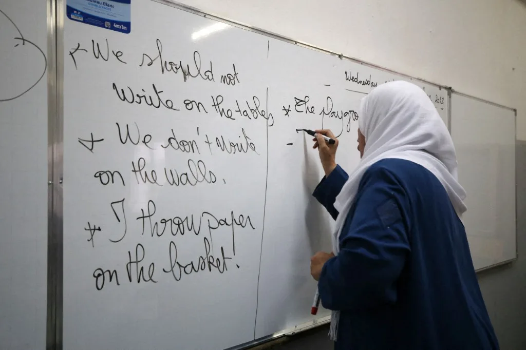 "Ce n’est pas la langue qu’on vise, c’est la mémoire qu’on efface" : en Algérie, l’éradication du français suit son cours