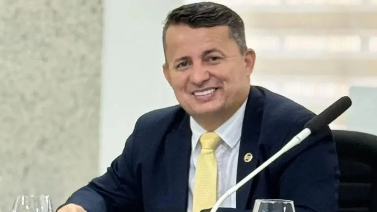 Vereador é assassinado a tiros em bar no RJ; criminosos encapuzados usaram fuzis na execução