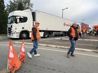 «On ne laisse passer que les voitures» : les syndicats mobilisés autour d’une ZAC près du Mans, la circulation perturbée