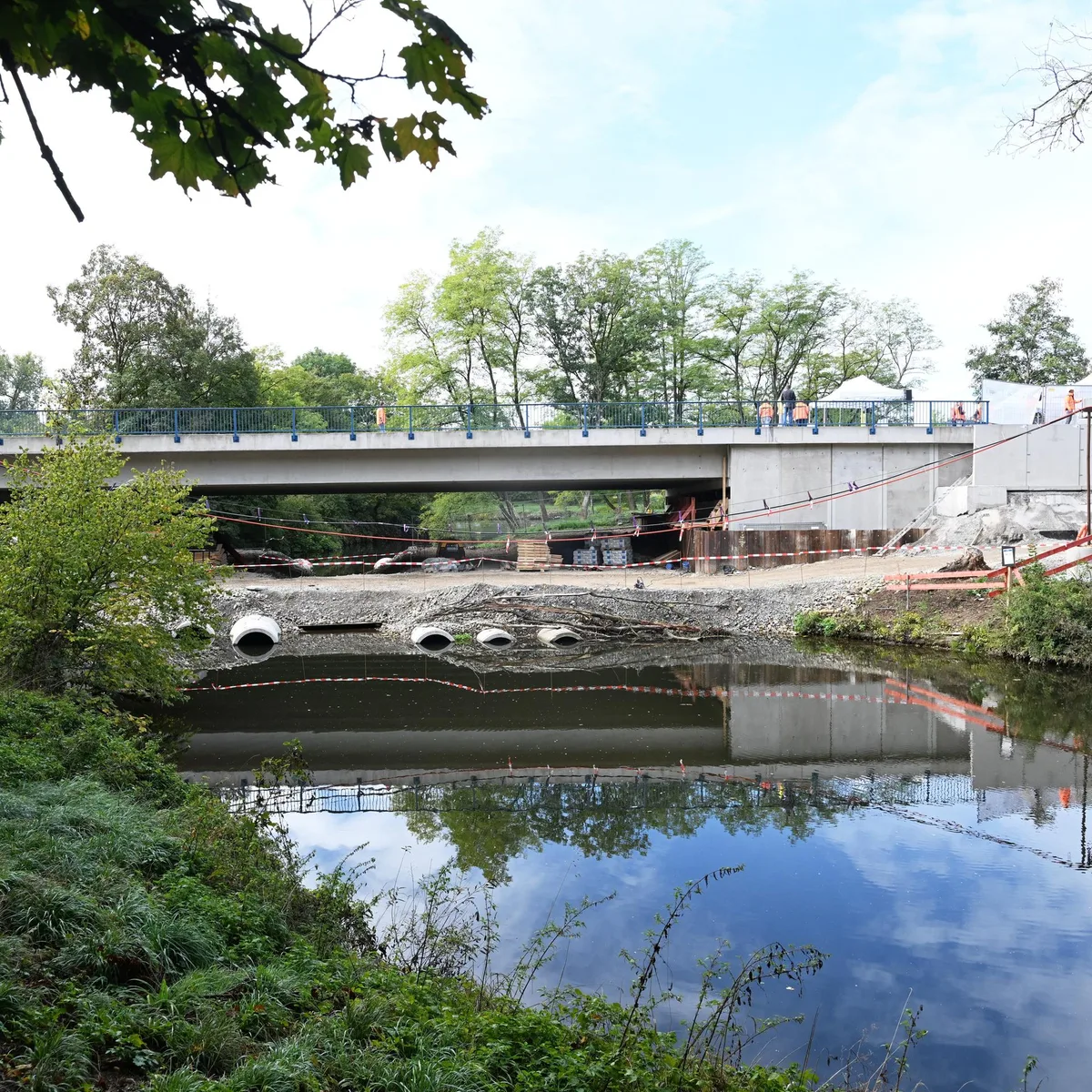 Fertigteilbauweise - Nur 75 Tage Bauzeit: Erste "Expressbrücke" in Baden-Württemberg ist fertig