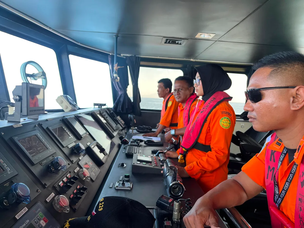 Indonesia busca a cinco desaparecidos tras el incendio de un barco turístico en Bali