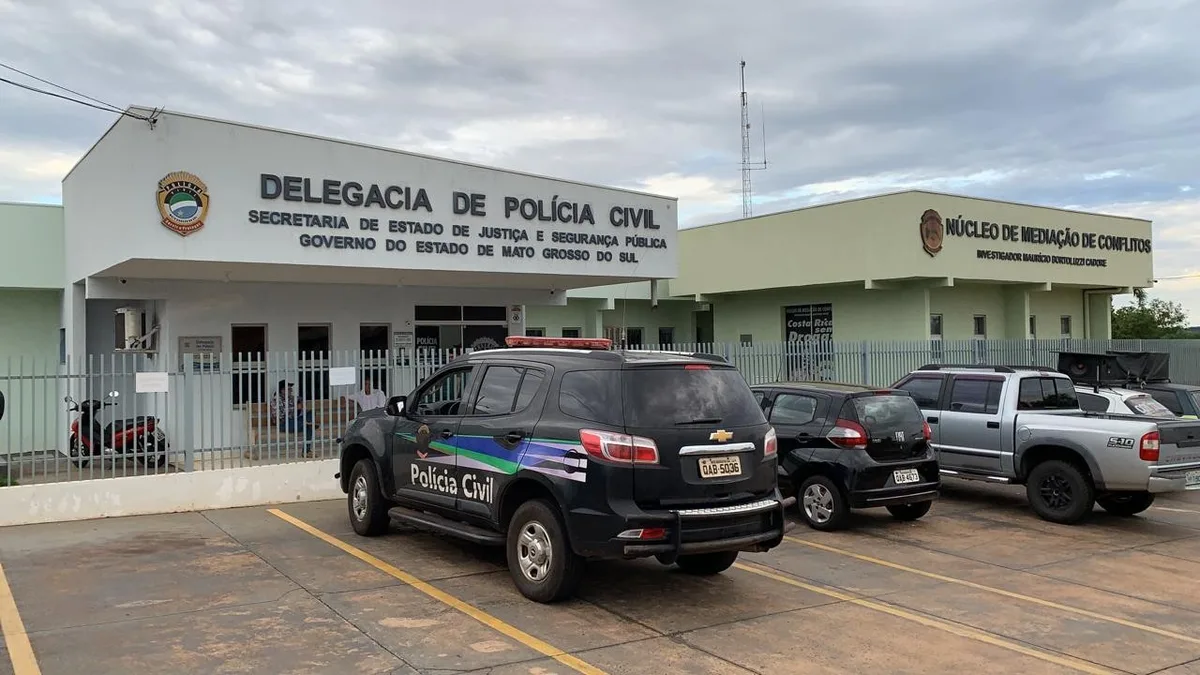 Homem é preso após atropelar pai e bebê de 1 ano e fugir em Costa Rica