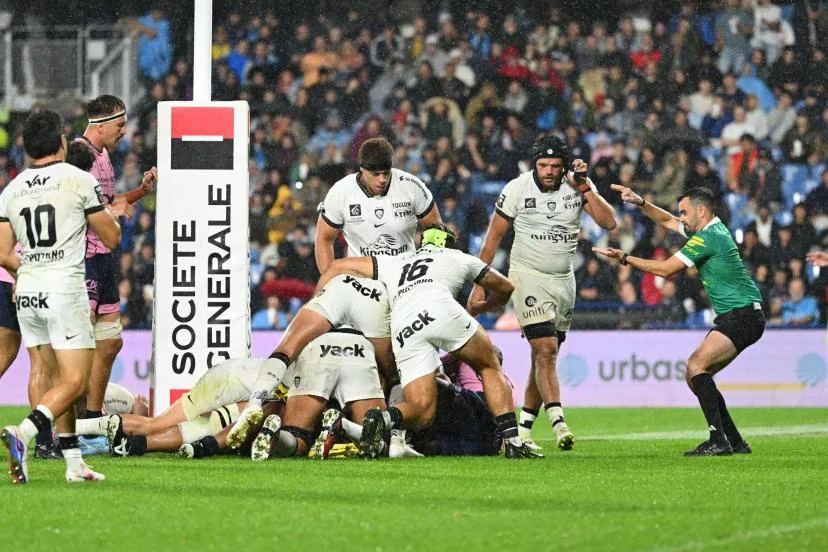 « Monter encore en niveau pour pouvoir sortir le club de cette passe » : premier test face au Racing 92 afin de mesurer l'impact du départ de Mignoni de Toulon