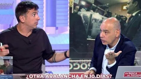 Ramón Espinar clama contra la "censura" de Nacho Abad y desata un monumental enganchón: "¿Canto el 'Cara al sol?"
