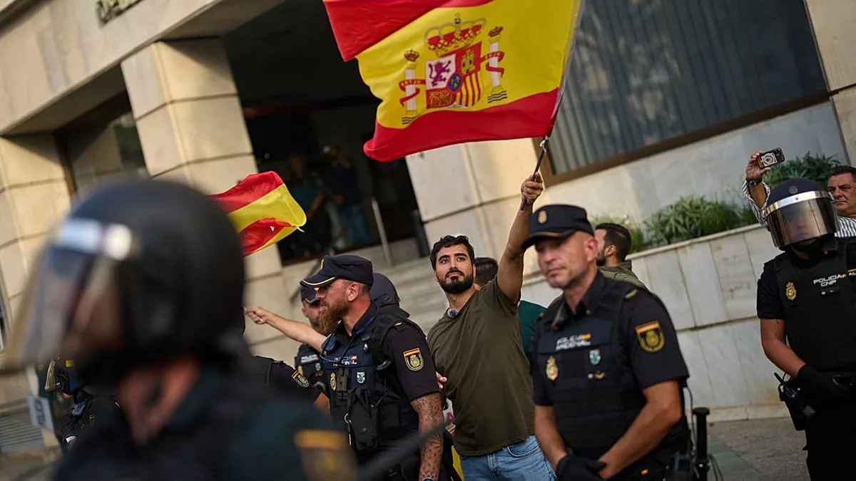 Crisis migratoria en Ceuta desata protestas, reclamos políticos y enfrentamientos en España
