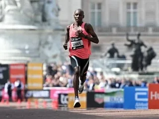 Running. Attendu sur le marathon de Berlin, le recordman du monde Sabastian Sawe déclare finalement forfait