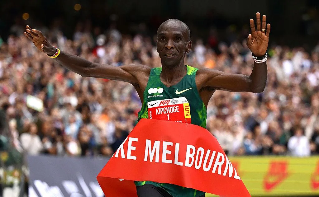 41-летний олимпийский чемпион выиграл марафон в Мельбурне с рекордом