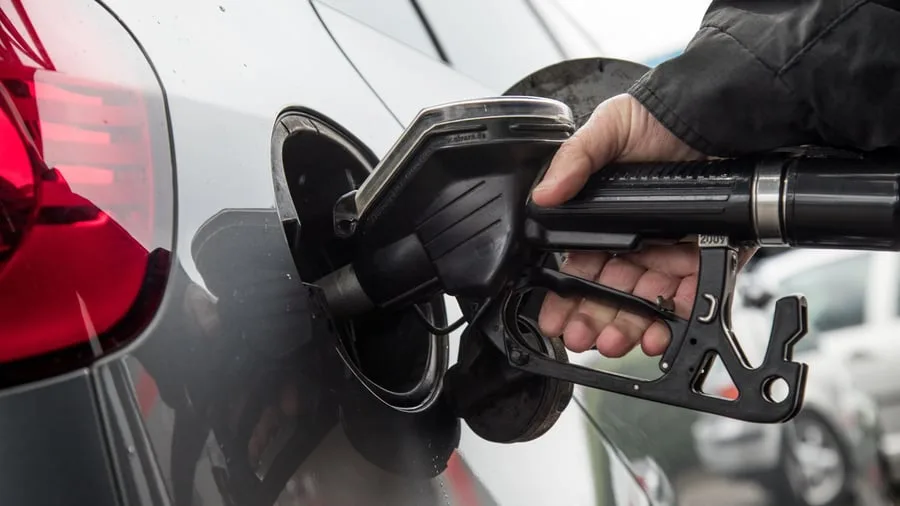 Zähneknirschen an Zapfsäule: Tanken immer teurer: Fünf Tipps, wie Autofahrer sparen